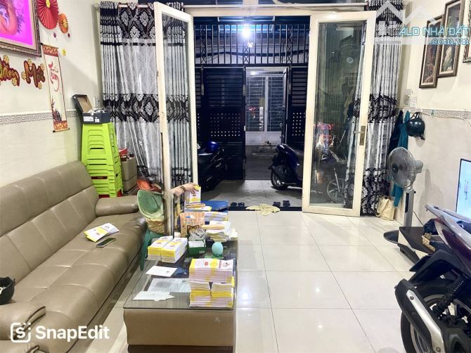 BÁN NHÀ Q,TÂN PHÚ RẺ ĐẸP , MẶT TIỀN ĐƯỜNG, SỔ HỒNG CÔNG CHỨNG NGAY. - 2