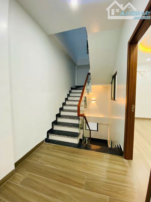 Nhà đẹp Văn Cao - 4 tỉ 750tr full nội thất chỉ sau nhà mặt đường. - 2