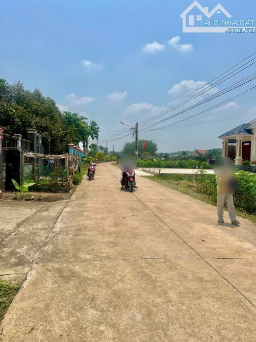 Chính chủ bán đất 600m2 sẵn thổ cư 200m2 ngay khu dân cư đông, Giá 670tr, Có Sổ Hồng Riêng - 2
