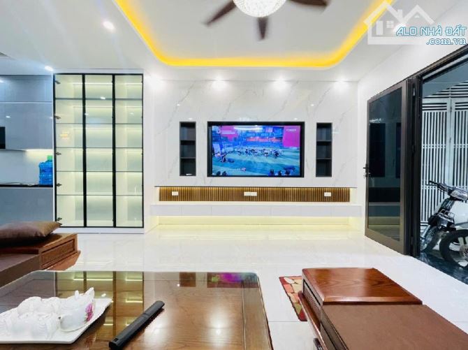 Nhà phân lô ô tô tránh 60m 5Tầng MT5m giá 17.6tỷ - 2