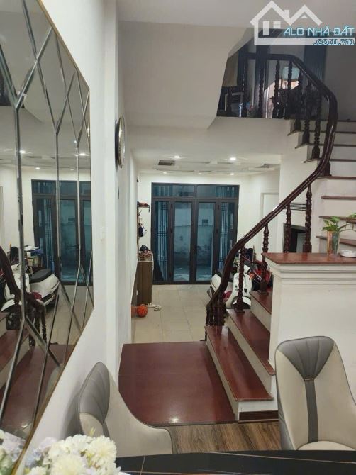 NHÀ ĐẸP PHỐ HOÀNG CẦU, ĐỐNG ĐA, 5TẦNG, 3 NGỦ, 10M RA PHỐ OTO, ĐẦY ĐỦ NỘI THẤT, Ở NGAY - 2
