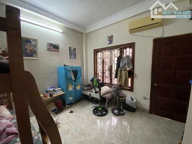 SIÊU PHẨM CẦU GIẤY GẦN PHỐ - VỊ TRÍ ĐẸP 50M RA PHỐ - 2