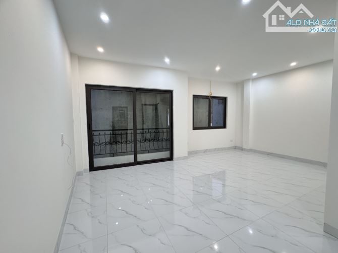 -NHÀ BÁN QUAN NHÂN - MỚI TINH - THOÁNG TRƯỚC SAU - NGÕ RỘNG - DT 34 M - MT 6 M - 5 TẦNG - - 2