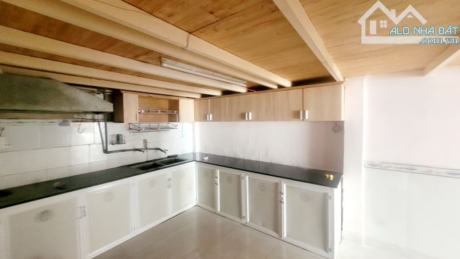 SIÊU RẺ  ,NHÀ GÁC LỬNG HẺM ÔTÔ THÔNG THOÁNG GẦN NGÃ TƯ NGUYỄN ẢNH THỦ - NGUYỄN THỊ BÚP. - 2
