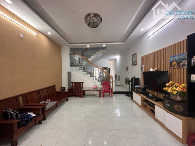 TRỤC ĐƯỜNG ĐẸP ! NHÀ 3 TẦNG chắc chắn Khu Đô Thị NAM VIỆT Á ven Sông Hàn Đà Nẵng  7.x Ty - 2