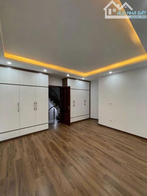 CHỦ NHÀ MÓT BÁN NHÀ TẬP THỂ NGHĨA TÂN – TẦNG 4 – 66M- 2 NGỦ - 2 VỆ SINH – GIÁ 3 TỶ 700 - 2