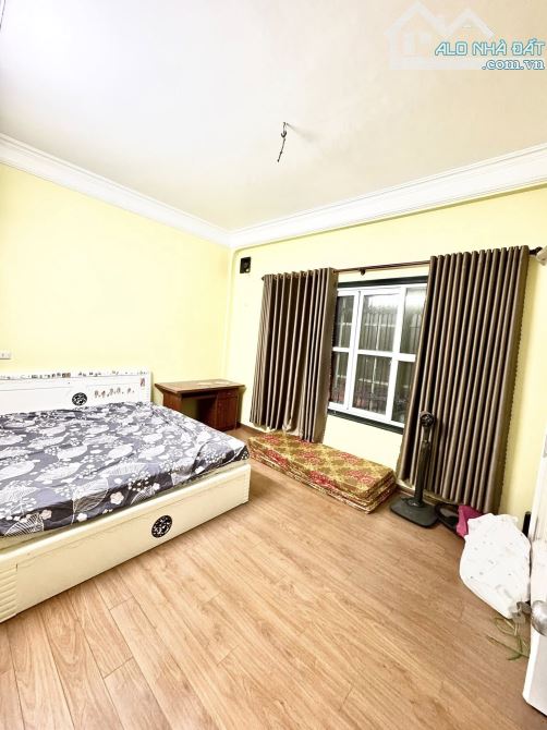 Nhà dân xây chắc chắn, 2 mặt thoáng, oto đỗ cửa, mặt tiền rộng, kinh doanh, giá 13.8 Tỷ. - 2