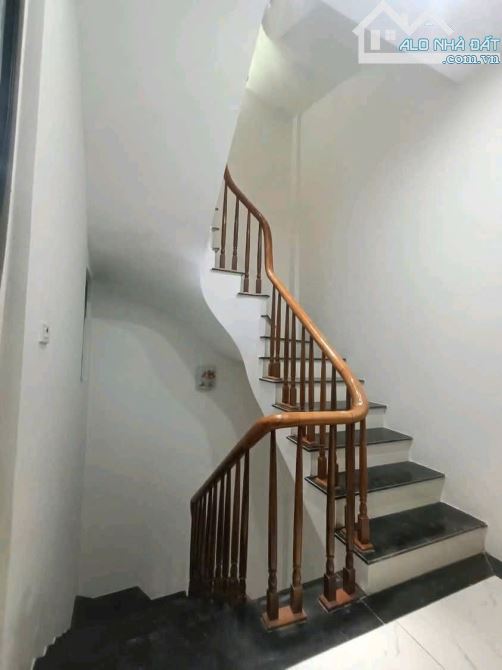 BÁN NHÀ PHỐ THẠCH BÀN, LONG BIÊN NHỈNH 4 TỶ, 5 TẦNG, 34M, MT4M,SÁT CẦU VĨNH TUY VÀ AEON LB - 2