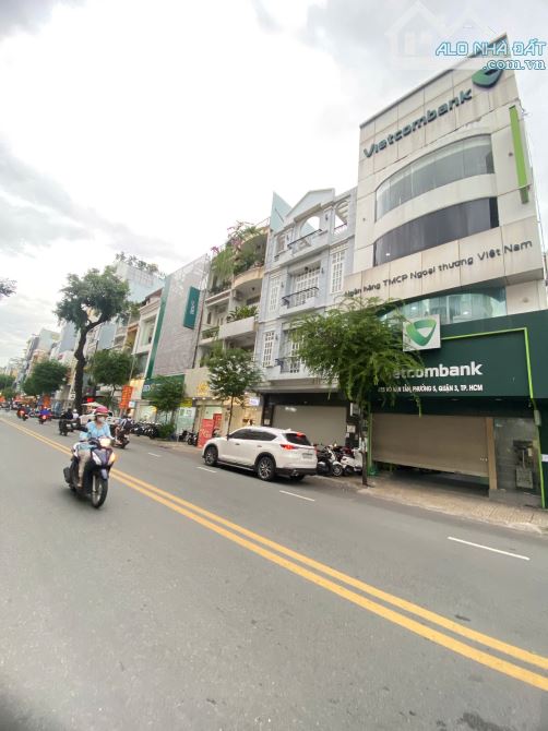 Cho thuê nhà 425 Võ Văn Tần, P.5, Q.3.  Trệt , 5 lầu, Ngang 7x20, DT 700m2 chỉ - 2