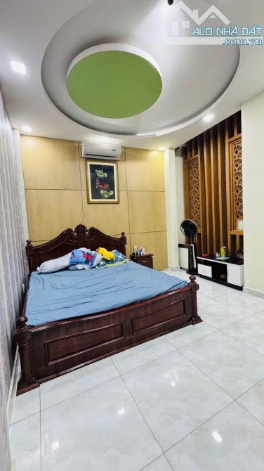 BÁN NHÀ Q7 - 4 TẦNG BTCT - 4PN ĐƯỜNG HUỲNH TẤN PHÁT, TÂN THUẬN TÂY. - 2