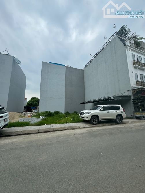 Bán 105m2 và 120m2 đất đẹp Lối 2 đường Lê Nin - Nghi Phú - 2