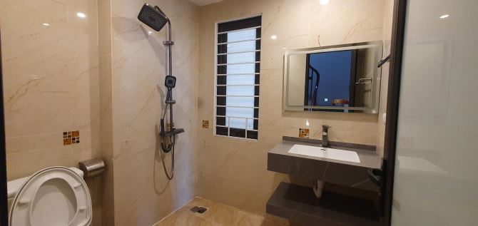 Bán nhà Cự Khối- Long Biên gần hồ- 3 mặt thoáng - 2