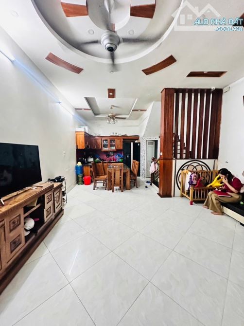 🏡Nhà dân xây ngõ 68 Cầu Giấy ( ngõ quận uỷ ) 50m2 mặt tiền 5 mét nhỉnh 11 tỷ - TT CẦU GIẤ - 2