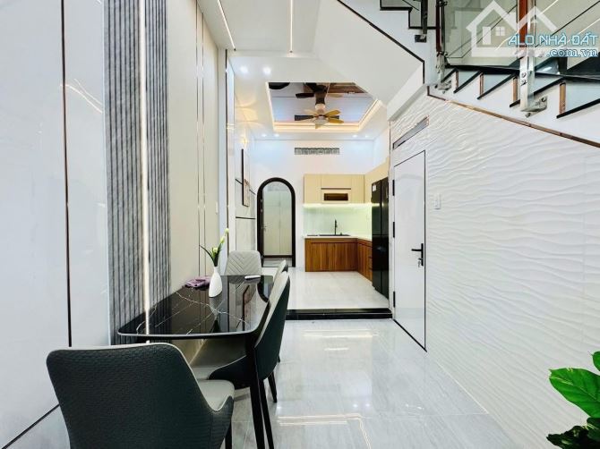 TC dưới 3 Tỷ mua ngay căn nhà Lò Siêu, Quận 11. DT: 52m2. Hẻm xe hơi, đầy đủ tiện ích - 2