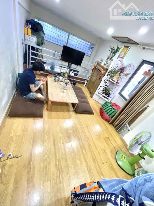 Bán nhà CMT8, Tân Bình, gần CV Lê Thị Riêng, 28m2, 1 trệt 1 lửng 1 lầu , nhỉnh 4 tỷ. - 2