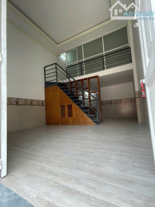Bán nhà ngang 8m hẻm Nguyễn Đức Thiệu Dĩ An giá chỉ 2.7 tỷ độc nhất Dĩ An - 2