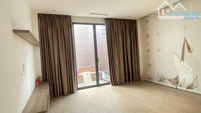 Nhân - Nhà mặt đường Lê Hồng Phong bán 11tỷ - 2