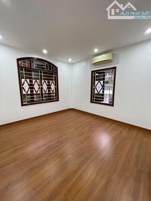 Bán nhà phố Tân Mai, gần sân bóng, trường, chợ. DT 30mx5T, MT 3.5m, oto đỗ cửa. 6.1 tỷ - 2
