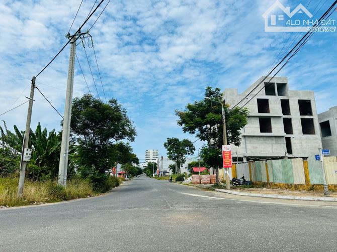 Bán lô góc đẹp 2 mặt tiền gần sông đường 10m5 Nghiêm Xuân Yêm, Nam Việt Á - Diện tích: 312 - 2