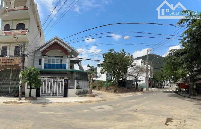 Villa 2 mặt tiền hòn Sện Vĩnh Hòa gần bến du thuyền - 2