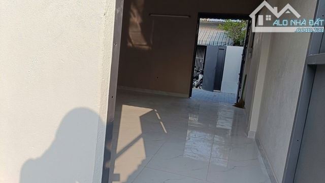 Nhà nát cấp 4 sổ riêng 5x20m, gần ủy ban phường Đông Hưng Thuận, Quận 12 giá rẻ 2ty1 - 2