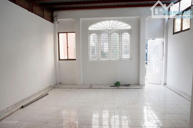 Cho thuê nhà mặt tiền 103 Trần Quốc Hoàn, P.4, Tân Bình. Trệt, 2 lầu. Dt 5,5x25 chỉ 45tr - 2
