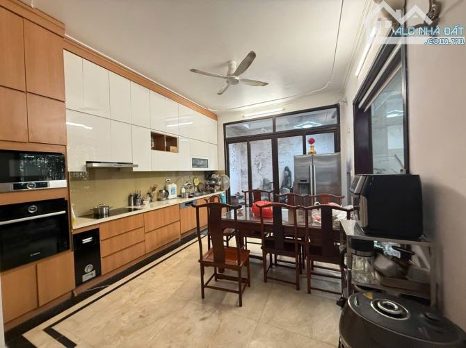 Lô góc 3 mặt Văn Quán – Hà Đông 132 m2 4 tầng MT 27 m giá 38 tỷ - 2