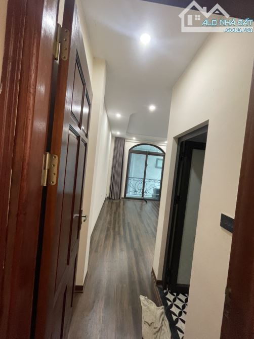PHỐ TRẠM - HÀNG HIẾM - VỊ TRÍ ĐẸP - Ô TÔ ĐỖ CỬA- FULL NỘI THẤT- CÁCH 15M RA Ô TÔ - S:47M2 - 2