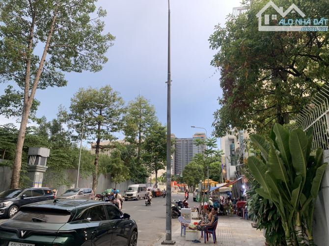 Nguyễn Đình Chiểu Quận 1 Hẻm Bự Kinh Doanh 35m2 Xây 4 Tầng, Khu VIP Đẹp, SĐCC, Chỉ 8.7 Tỷ - 2
