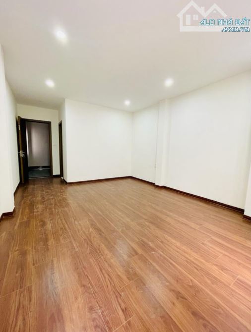 VÕNG THỊ - 54M x 7T THANG MÁY - Ô TÔ DỪNG ĐỖ 24/24 - THỂ DỤC HỒ TÂY VÀI BƯỚC CHÂN - 2