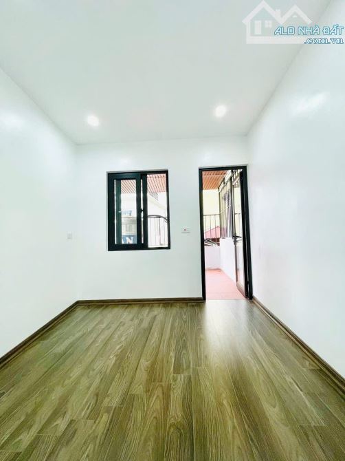 BÁN NHÀ Mặt phố Phan Phù Tiên, Đống Đa kinh Doanh Đông đúc DT 17m ( từ T2 20m) 5 Tầng, MT - 2