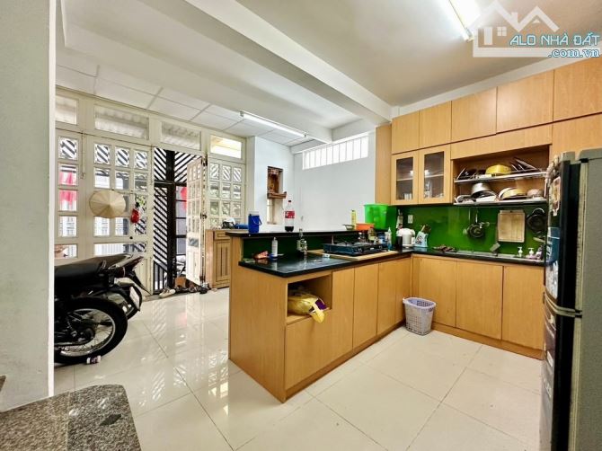 PHỐ ẨM THỰC PHAN XÍCH LONG - ngang 5,55m - 5 TẦNG - 6,5 TỶ - 2