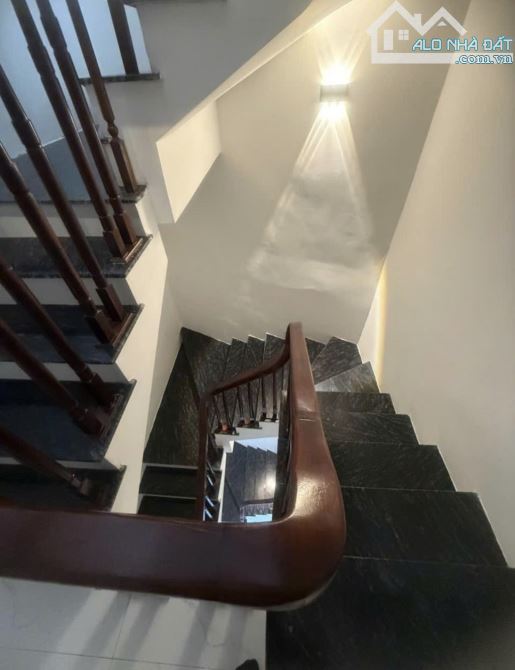 Gốc Đề- LÔ GÓC, BA GÁC CỬA- 42m2- 6 tỷ 9 - 2