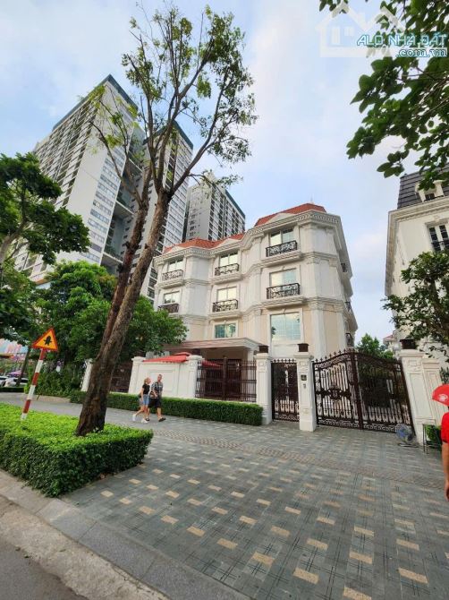BIỆT THỰ MẶT PHỐ NGUYỄN VĂN HUYÊN KÉO DÀI – KHU TÂY HỒ TÂY, 303M 2 MẶT PHỐ SIÊU ĐẲNG CẤP - 2