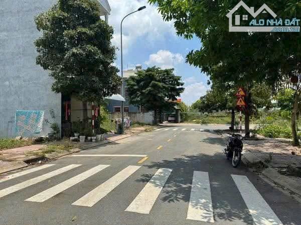 ĐẤT KHU DÂN CƯ PHÚC ĐẠT GẦN BX TÂN ĐÔNG HIÊP, DĨ AN, DT 60M2 , ĐUONG NHỰA 7M THÔNG, 2.6 TỈ - 3