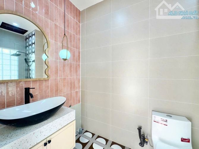 Nhà 3tầng sau lưng 1 Mặt Tiền Gần Biển , gần sông gần TTTP Full Nội Thất giá phải chăng - 3