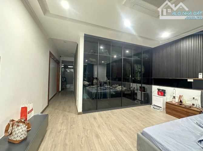 BÁN NHÀ TÁI ĐỊNH CƯ GIANG BIÊN,VIEW SÂN CHƠI,CÔNG VIÊN,OTO TRÁNH-VỈA HÈ 2 BÊN - 3