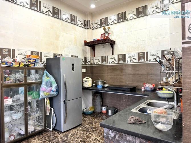Nhà hai mặt tiền 3 tầng đường THẠNH LỘC 27 phường THẠNH LỘC Q12, dt 104m²(6,6mx16m)Đường 1 - 3