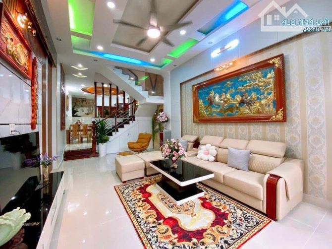 Đi nước ngoài định cư bán gấp nhà ở đường Nguyễn Đình Chiểu, phường 5, quận 3, giá 3 tỷ - 3