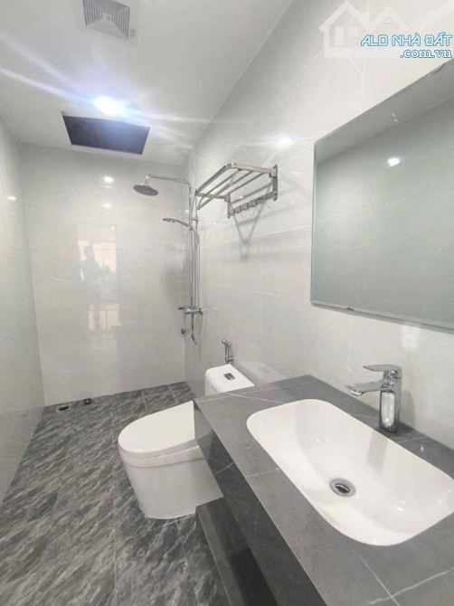HIẾM! – HÓT! – NHÀ 5 TẦNG CHỈ 5 TỶ – CÁCH PHỐ Ô CÁCH 10M – CÓ HỘ KHẨU ĐỨC GIANG! - 3