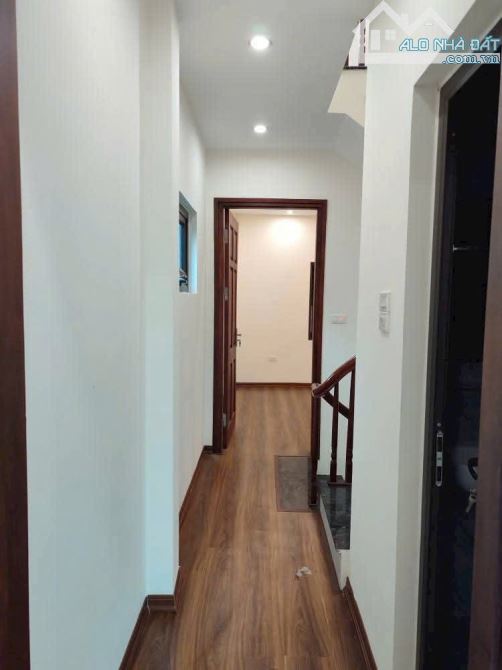 NHÀ CÁCH GA NHỔN 900m nhà 4tầng , 6PN , sát KDT Hinode kim chung , Oto gần - 3