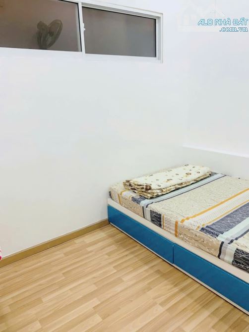Chung cư 10A Trần Nhật Duật, Quận 1: 70m2, 2p ngủ, NT, 12tr/th - 3