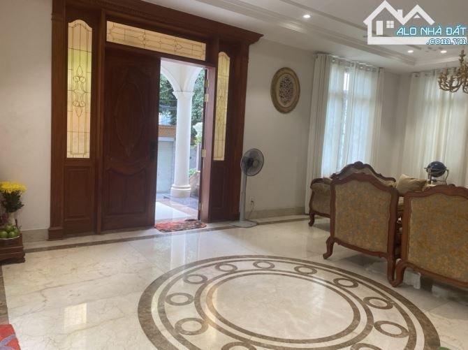 Ngang khủng 12m- Villa gỗ ngay Hoàng Hoa Thám,TB- 12.4x27m- giá chỉ 150 triệu/m2 - 51,9 tỷ - 3
