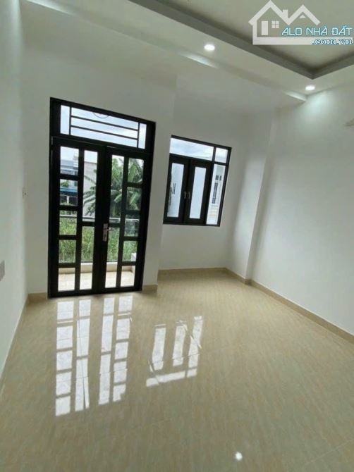 Bán nhà 2 tầng, 51m2, sổ riêng, hẻm xe hơi, Long Hậu - 3