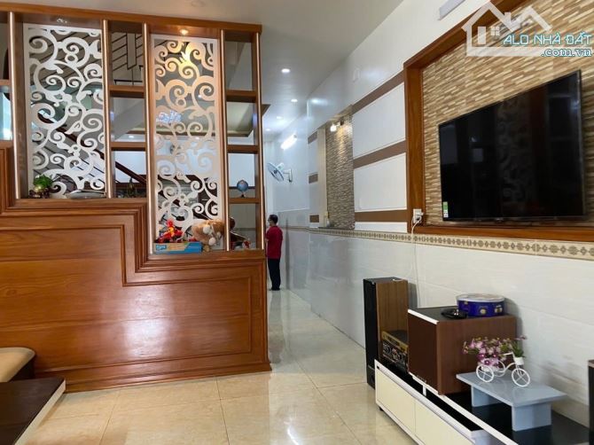 NHÀ ĐẸP PHONG CÁCH HIỆN ĐẠI NGAY CHỢ THỚI TỨ 3 TẦNG CHỦ CẦN BÁN CÓ GIÁ TỐT - 3