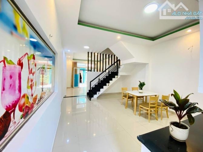 Căn nhà trống, mua xong dọn vào ngay Minh Phụng, Quận 6. DT: 57.2m2 / 2 Tỷ 480tr . SHR - 3