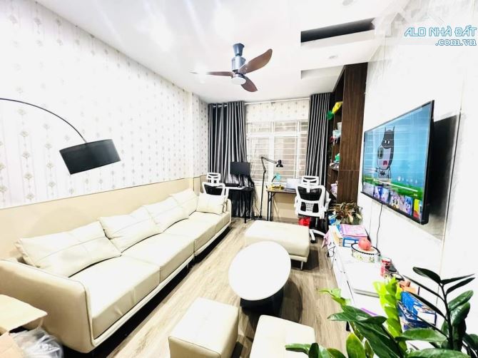 Siêu hiếm! Chung cư Hoàng Cầu Đống Đa: 60m2 2 ngủ nhỉnh 5 tỷ, có sổ riêng, khu vip miễn bà - 3