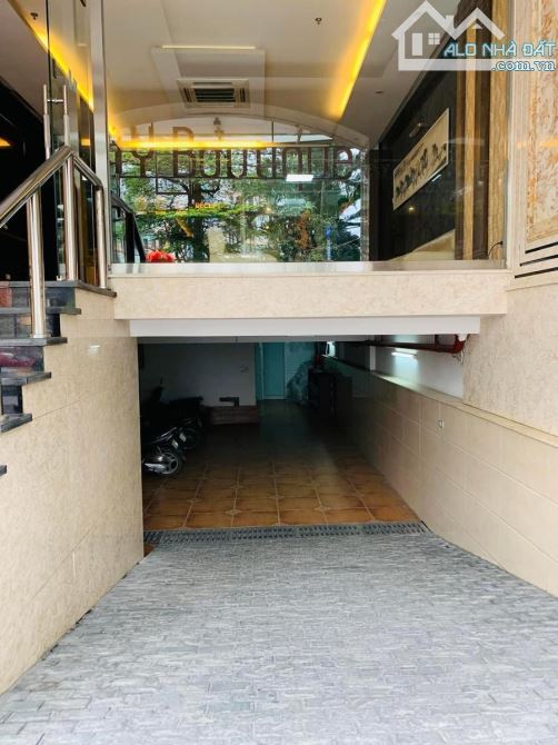 Ô TÔ TRÁNH THÔNG TỨ TUNG-TRẦN DUY HƯNG-BDS MẶT HỒ-XÂY BUILDIND CỰC ĐẸP- 131M-MT KHỦNG 8.2M - 3