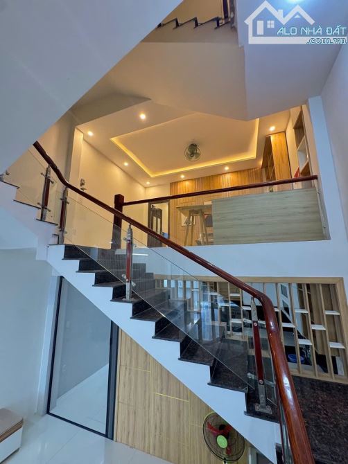 Chính chủ bán toà căn hộ 5 tầng đường TRƯỜNG SA, ngay bãi tắm Tân Trà - 3