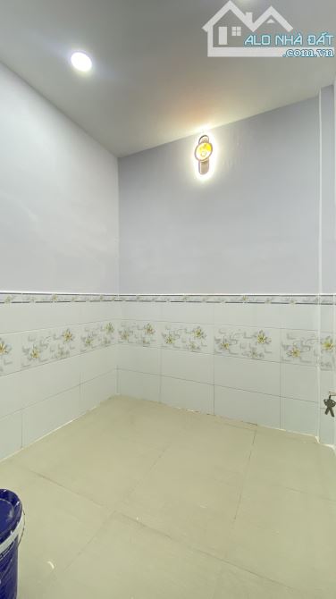 Nhà ở liền tại P15Q8, dt 4x10 3pn có bancong giá chỉ 3tỷ250 - 3